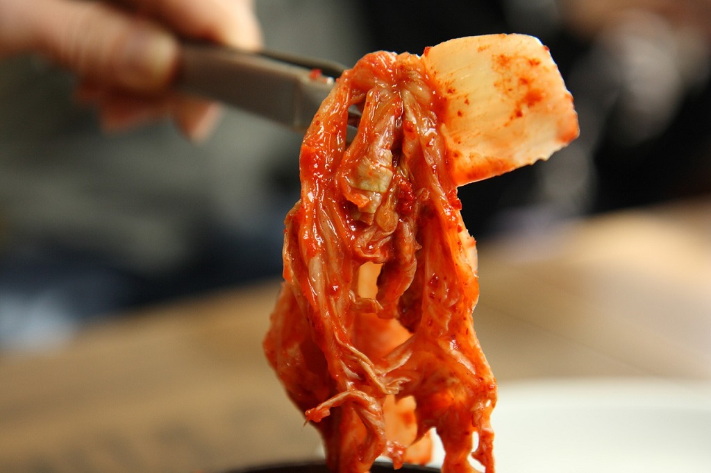 Kimchi mit Bambussalz oder fermentiertes Gemüse mit Bambussalz ist gut für Ihre Gesundheit.
