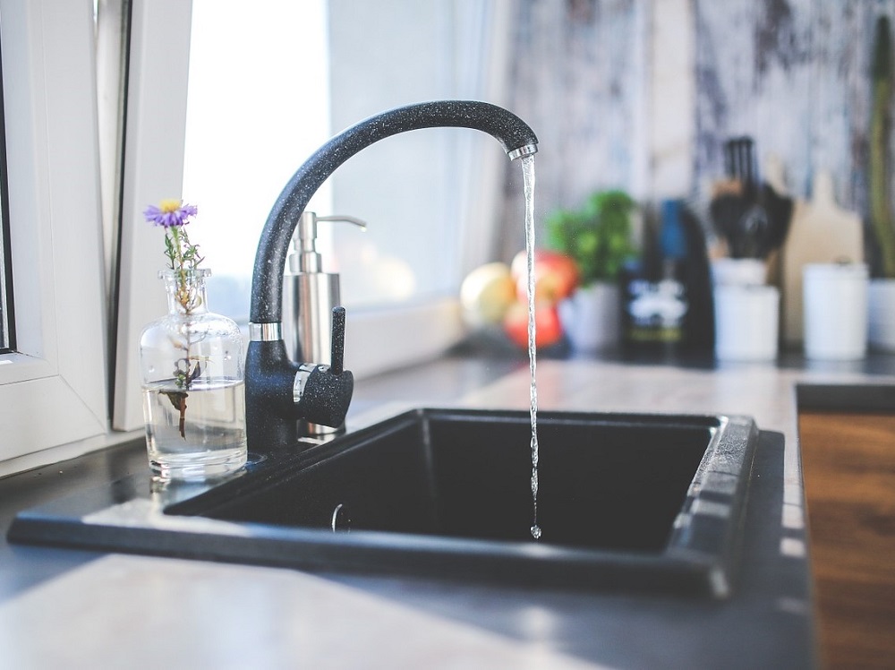 Le chlore dans l'eau du robinet tuera également nos bactéries essentielles.