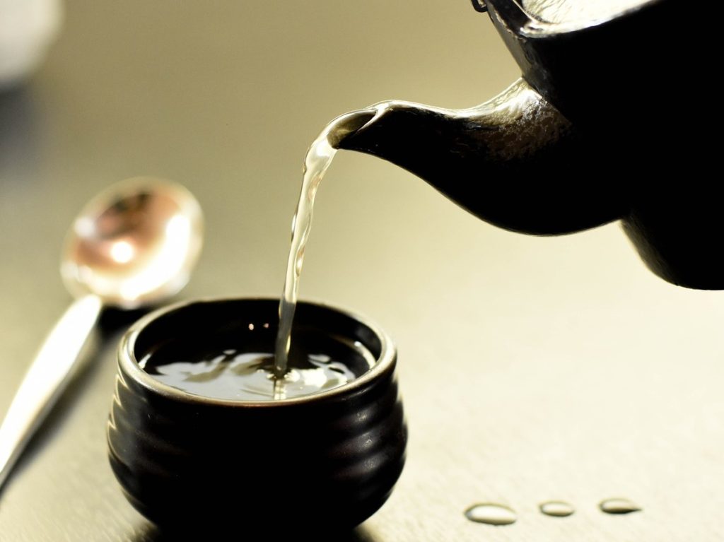 Ajoutez du sel de bambou à votre thé. Cela fera des merveilles pour votre santé.