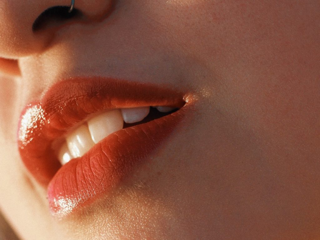 Bambussalz ist besonders effektiv bei der Eindämmung von oralen Bakterien im Mund.
