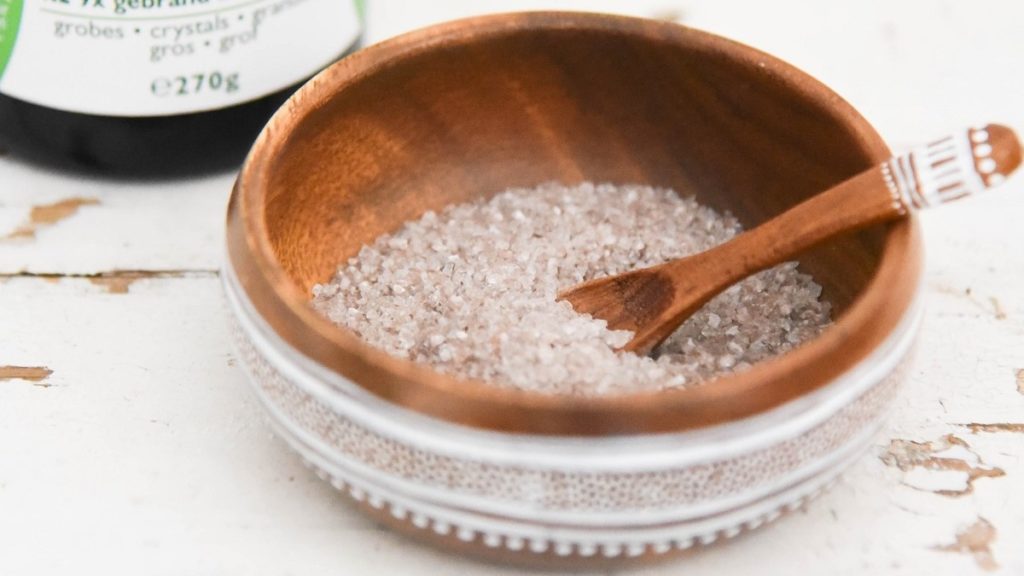 Sel de bambou à gros cristaux torréfié 9x. Recette simple pour la préparation d'une solution saline naturelle et efficace en cas de congestion nasale.