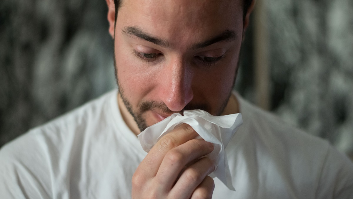 Kokosolie vermindert de kans op infecties van de luchtwegen, vermindert de duur van de verkoudheid en verzacht keelpijn.