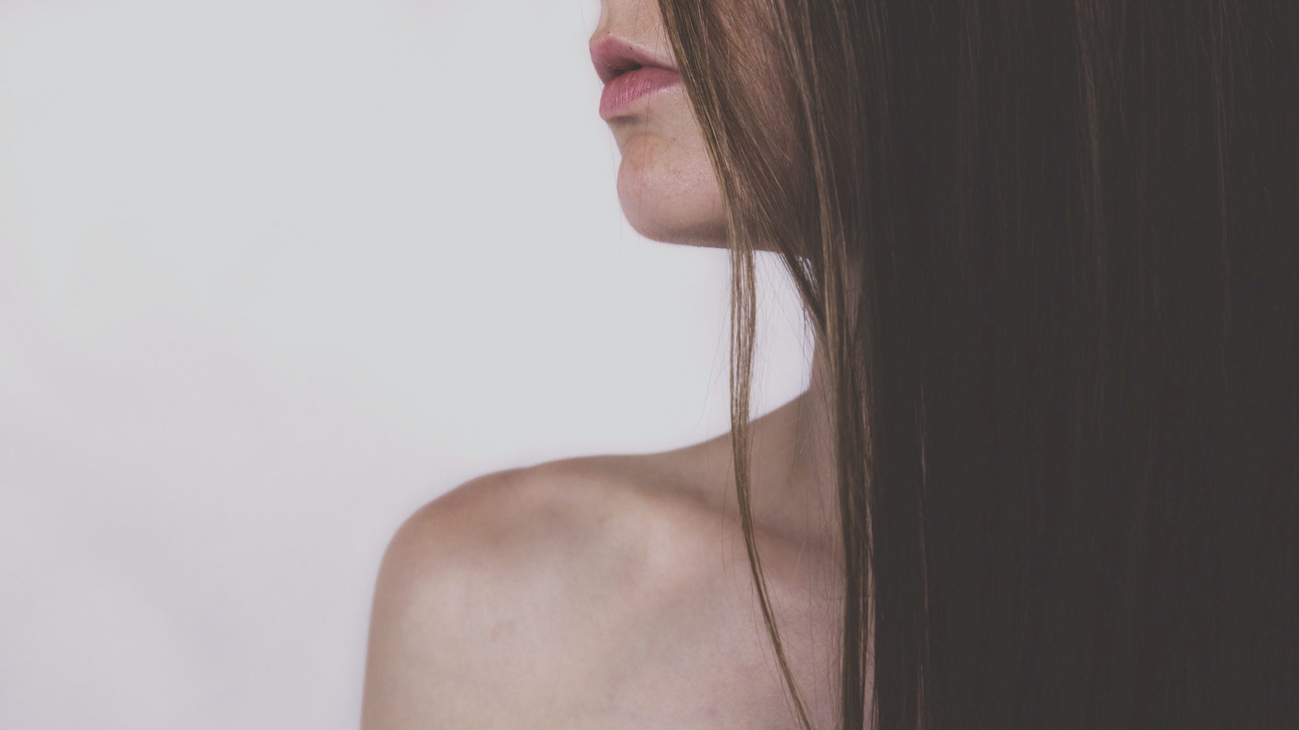 des beaux cheveux et une jolie peau grâce à des soins naturels à l'huile de coco