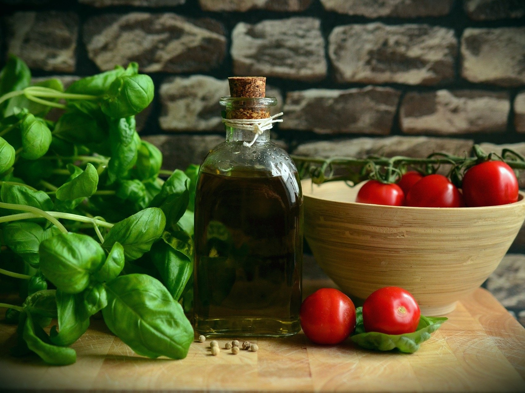 Mediterranean diet full of polyphenols strengthen the heart and blood vessels
