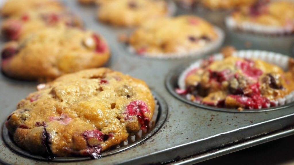 Cupcakes in muffinbakvorm met dadelpasta als gezond zoetmiddel