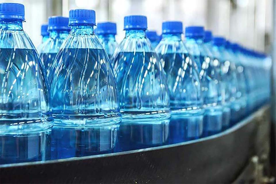 chrysant Staat Gehoorzaam Microplastics in water, OOK in kraanwater en flessenwater - Bart Maes